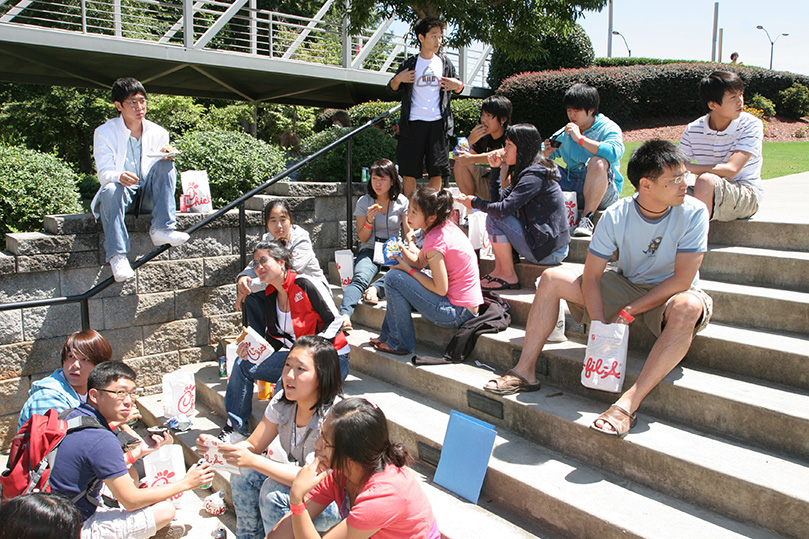 TTeens from the Korean Martyrs Catholic Church, Doraville, break for lunch at the Steubenville Atlanta Conference. Photo By Michael Alexander