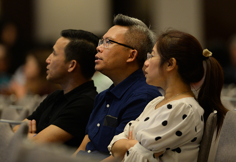 A few hundred people were on hand for the Vietnamese track at the Marriott Gateway Hotel on June 22. Photo By Johnny Crawford