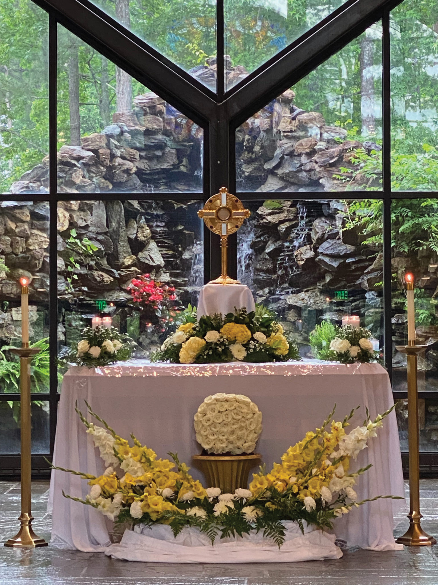 St. Philip Benizi Church held eucharistic adoration at night for Corpus Christi June 5-6, ending with a 6:30 a.m. Benediction on Sunday. Parishioner Teresa Flores, the parish’s Spanish wedding coordinator, coordinated the flower arrangement beneath the Blessed Sacrament in the form of a chalice and host with rays of light.  Photo courtesy St. Philip Benizi Church