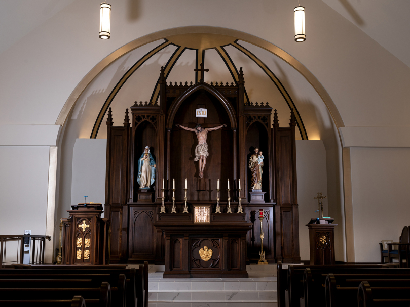 DAWSONVILLE, GA - NOVEMBER 1, 2021: The altar of Christ the Redeemer Church. Photographer: Johnathon Kelso