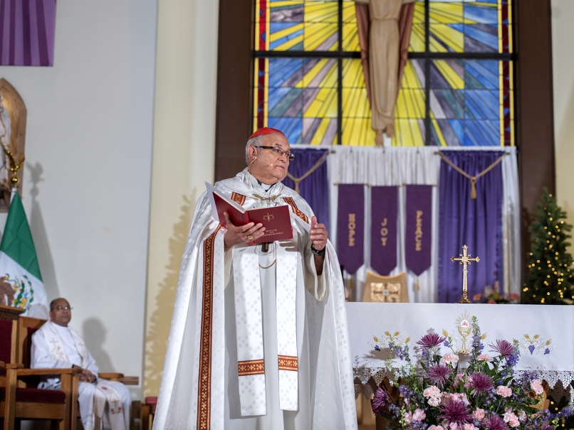 Cardinal Álvaro Leonel Ramazzini Imeri, Bishop of Huehuetenango, speaks to the faitfhful gathered to be married on the feast of Our Lady of Guadalupe at St. Oliver Plunkett Church. Photo by Johnathon Kelso