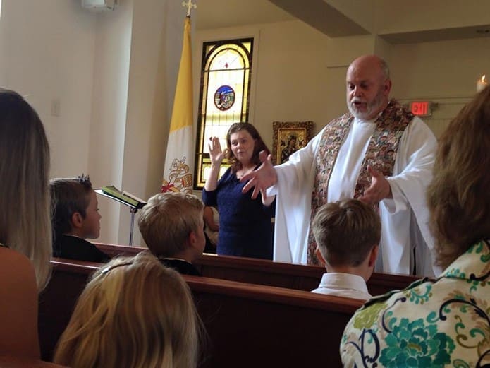 Deaf child receives first Communion after first full ASL preparation ...