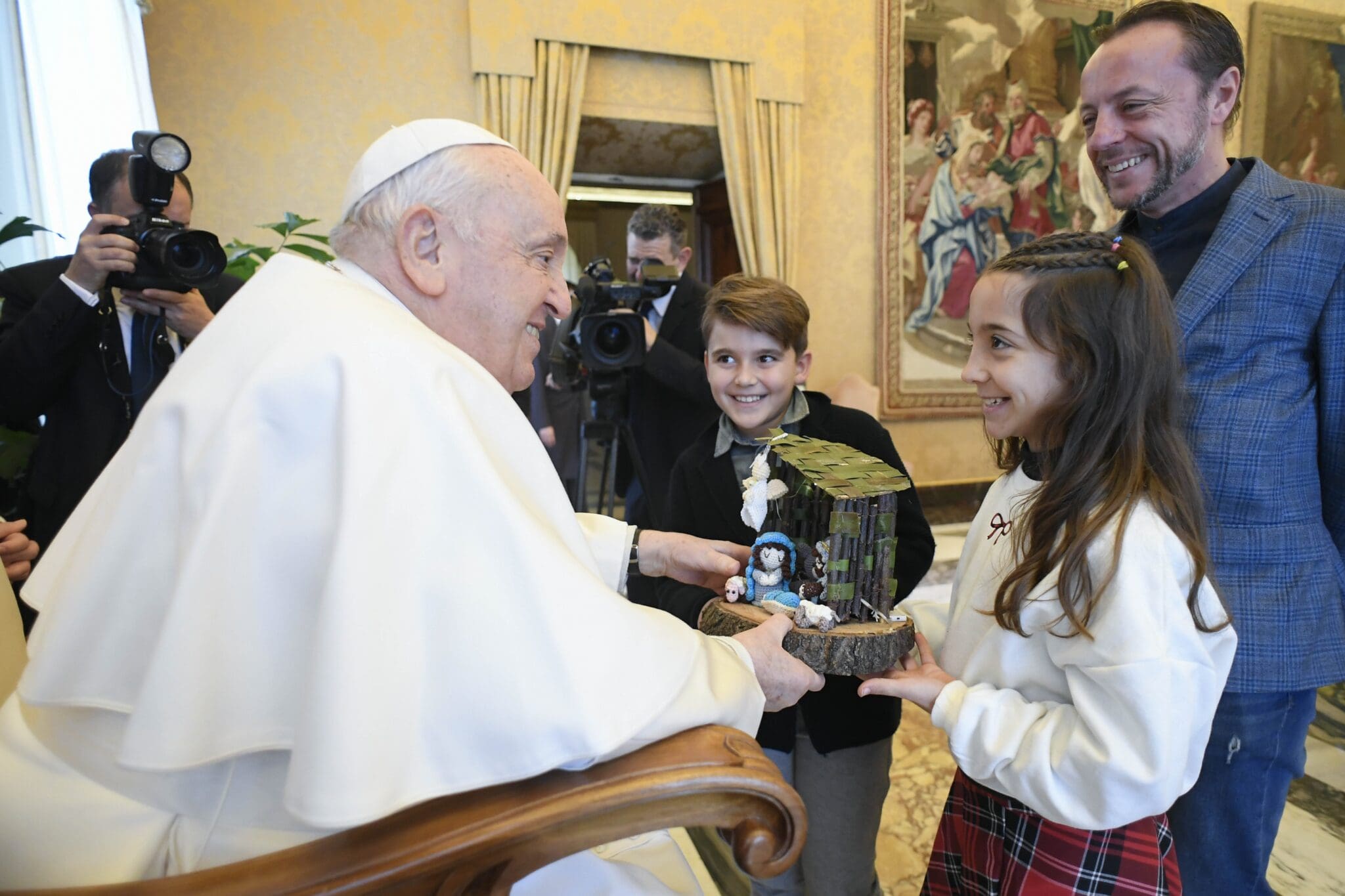 At Christmas, God remains with us through war and poverty, pope says - Georgia Bulletin - Vimarsana News